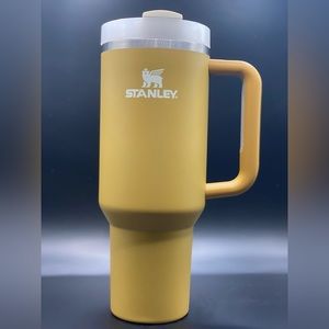 Stanley 40oz 2.0 Tumbler in YARROW